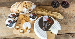 Pêches et Poivre - a Month in the Cheese Club