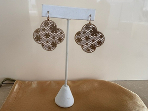 Die Cut Daisy Matte Gold Earrings