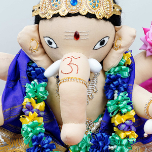 Ganesha Prasad, X-large with Lotus Cushion
