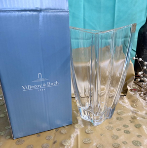 Villery & Boch Heavy Crystal Vase 10"