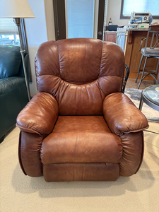 Lot #002 - Lazy Boy Leather Recliner