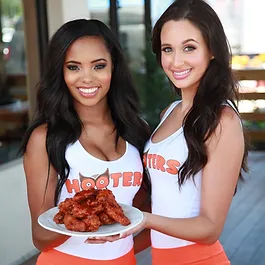 Hooters Niagara Falls ALL YOU CAN EAT WINGS (A)