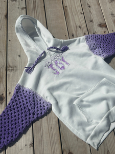 Upcycled hoodie with crochet sleeves - Size S