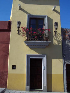 House shot entrance s300