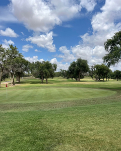 Meadowbrook Golf Club: 4 Golfer w/ 2 Golf Cars