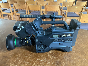 06-SONY EVW-300 Hi8 Video Camera