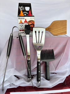 PAMPERED CHEF GRILLING TOOL KIT & KINDERS SAUCES