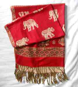 Red scarf s300