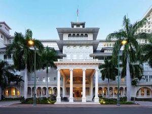 Moana Surfrider (2-night stay ocean view)