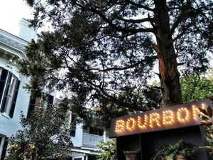 Pic kentucky bourbon sign preview s300