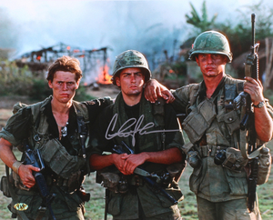 Charlie Sheen Signed "Platoon" 16x20 Photo (MAB Ho