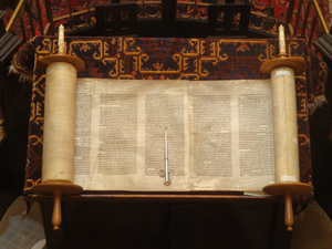 01 - Chosson Torah