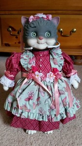 Bubbly Blossum Porcelain Cat-Dolly Dingle Dolls