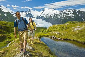 Male hikers deyoung 71934fe3 c59c 4c06 a037 a1b3c0ba85dc s300