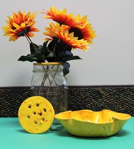 Golden speckled bowl and flower frog s300