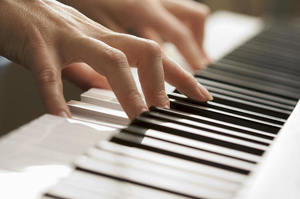 Piano playing s300
