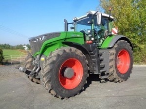 01. Ladies Tractor driving