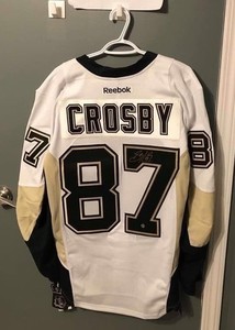 Crosby signed jersey s300