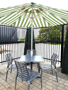 Tribeca dining set w umbrella s300