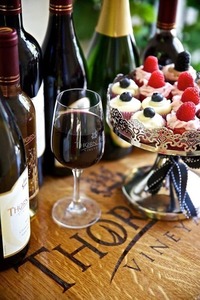 Thorn hill vineyards tasting room pic s300