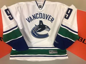 Taylor pyatt autogrphed vancouver jersey s300