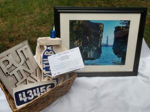 Susan Byrnes' Monument Photo & Boardwalk Basket