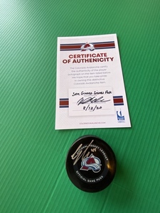 CO Avalanche - Signed Puck - Samuel Girard