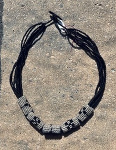 (Z) Black and Silver Beaded Necklace