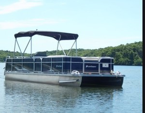 Pontoon Boat Rental on Lake Jacomo