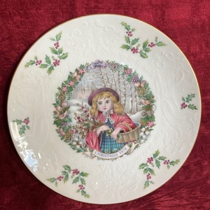 Vintage Royal Doulton Christmas Plate - #170