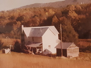 One week stay at a Tennessee Farmhouse