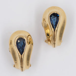 18K Gold Sapphire Stud Earrings