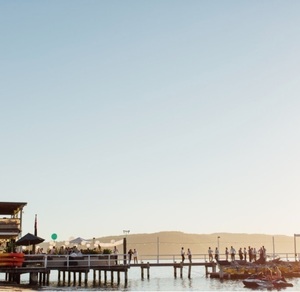 Boathouse Deluxe Hamper + $200 VOUCHER