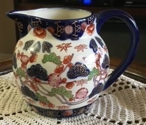 Decorative jug. Approx 500ml