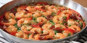 LEARN HOW TO MAKE PAELLA