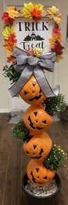 070 Fall/Halloween Porch Sign and Planter