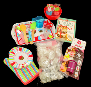 Deluxe cupcake and cookie baking set