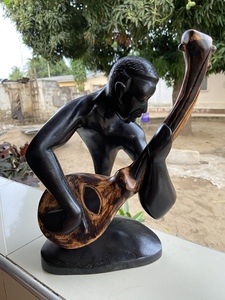 10. GHANAIAN CARVING